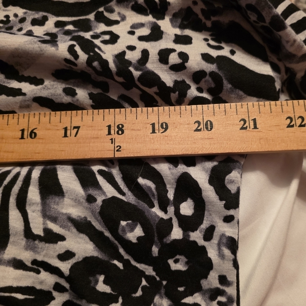 Simply Noelle Animal Print Top Size XS - Picture 9 of 10
